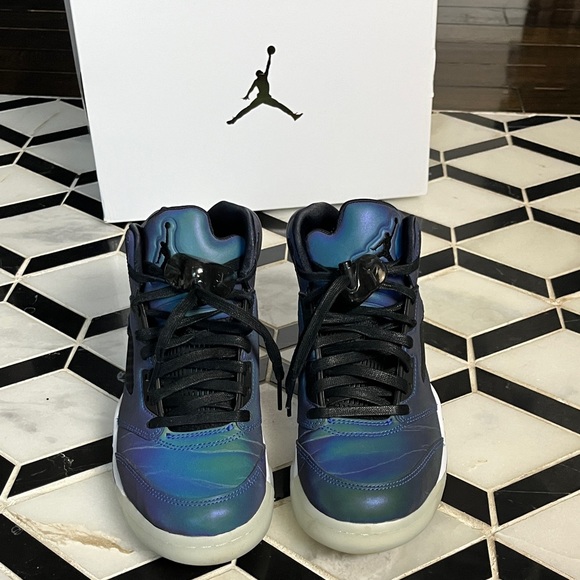 M Women’s Air Jordan retro 5 oil grey - Picture 13 of 17